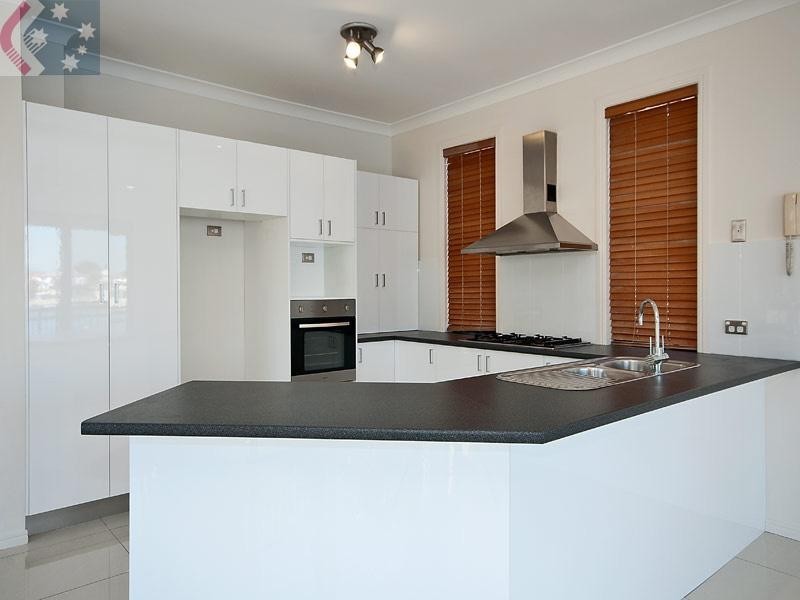 35 Cayman Drive, Clear Island Waters QLD 4226