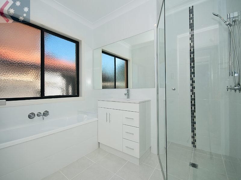 35 Cayman Drive, Clear Island Waters QLD 4226