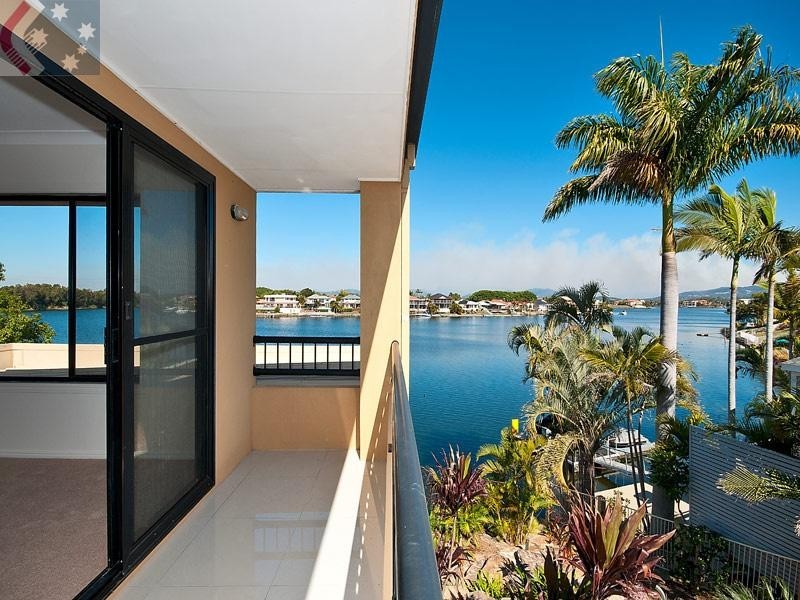 35 Cayman Drive, Clear Island Waters QLD 4226
