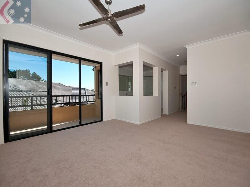 35 Cayman Drive, Clear Island Waters QLD 4226