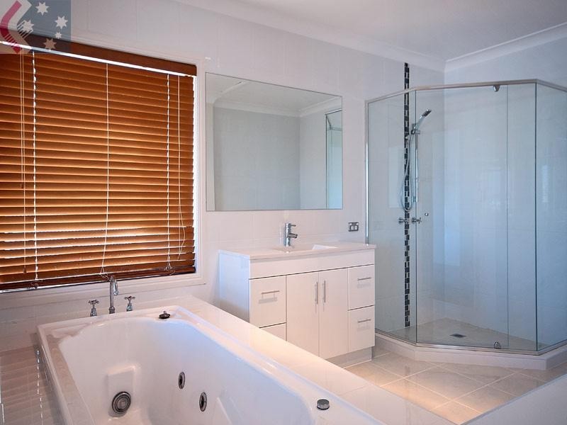 35 Cayman Drive, Clear Island Waters QLD 4226