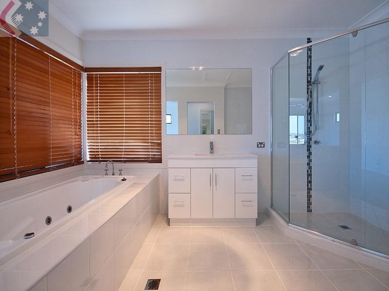 35 Cayman Drive, Clear Island Waters QLD 4226