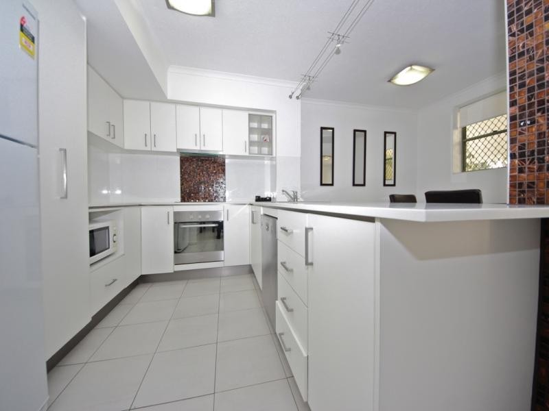 10 Alexandra Ave, Broadbeach QLD 4218