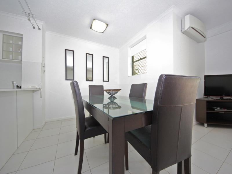 10 Alexandra Ave, Broadbeach QLD 4218
