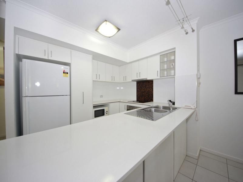 10 Alexandra Ave, Broadbeach QLD 4218