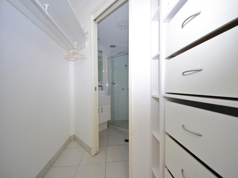 10 Alexandra Ave, Broadbeach QLD 4218
