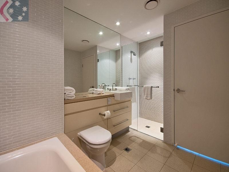 2404/89 WAVE, Surf Parade, Broadbeach QLD 4218
