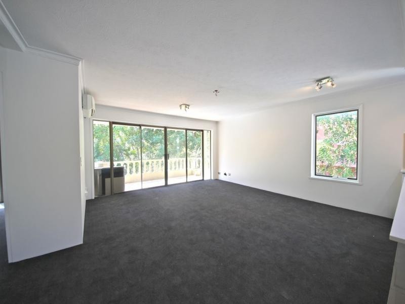 4/27 Second Avenue, Broadbeach QLD 4218