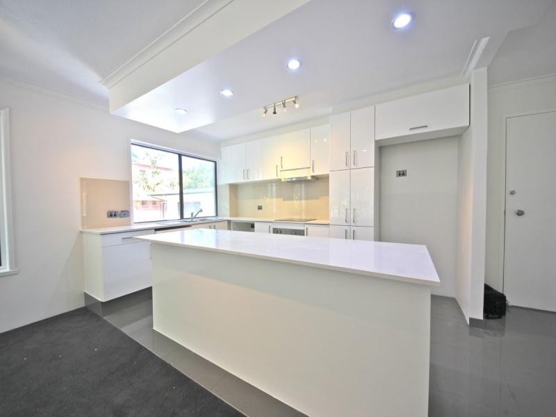 4/27 Second Avenue, Broadbeach QLD 4218