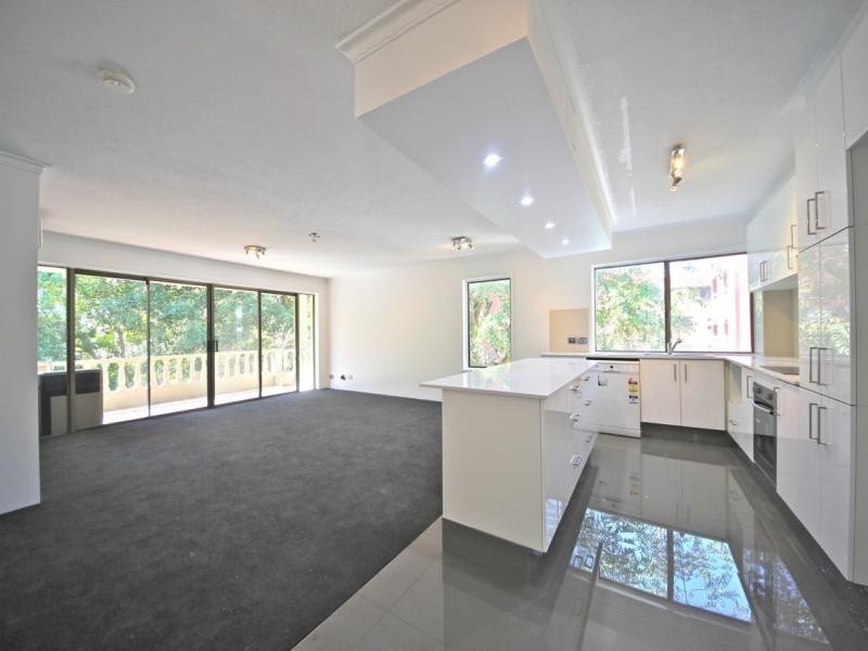 4/27 Second Avenue, Broadbeach QLD 4218