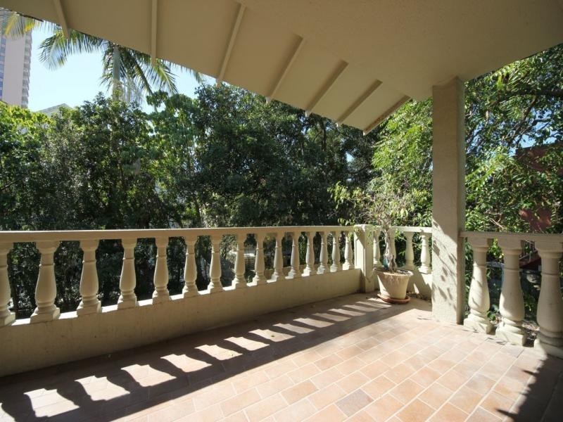 4/27 Second Avenue, Broadbeach QLD 4218