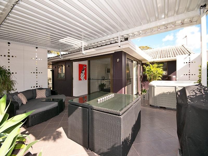 64 Ridgeway Avenue, Southport QLD 4215