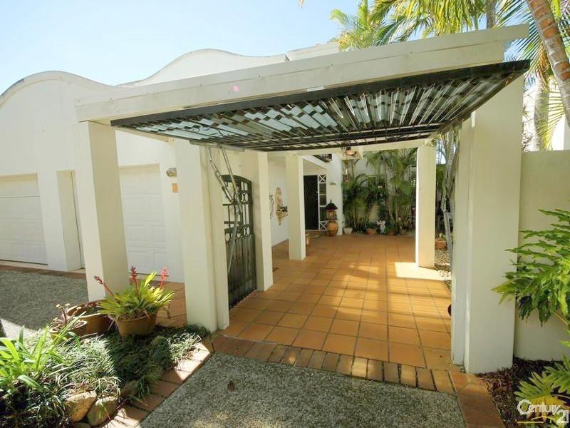 11/100 Cotlew Street East, Southport QLD 4215