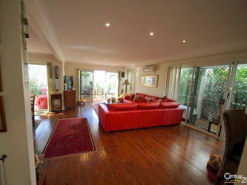 11/100 Cotlew Street East, Southport QLD 4215