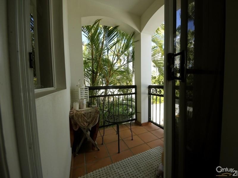 11/100 Cotlew Street East, Southport QLD 4215