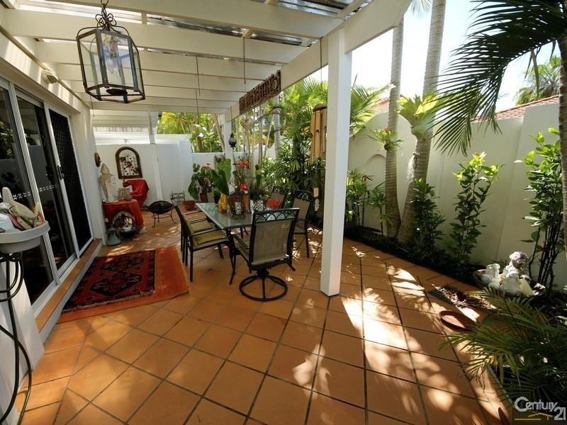 11/100 Cotlew Street East, Southport QLD 4215