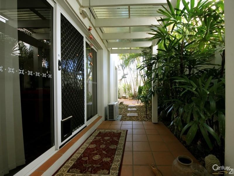 11/100 Cotlew Street East, Southport QLD 4215