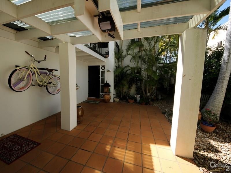 11/100 Cotlew Street East, Southport QLD 4215
