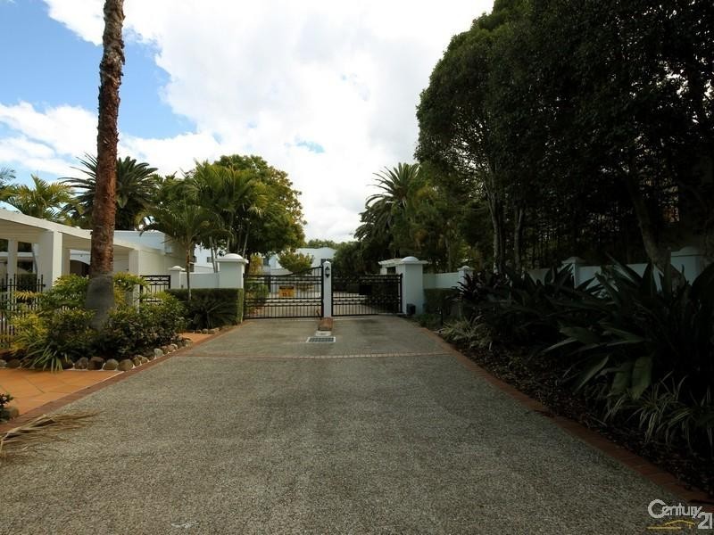 11/100 Cotlew Street East, Southport QLD 4215
