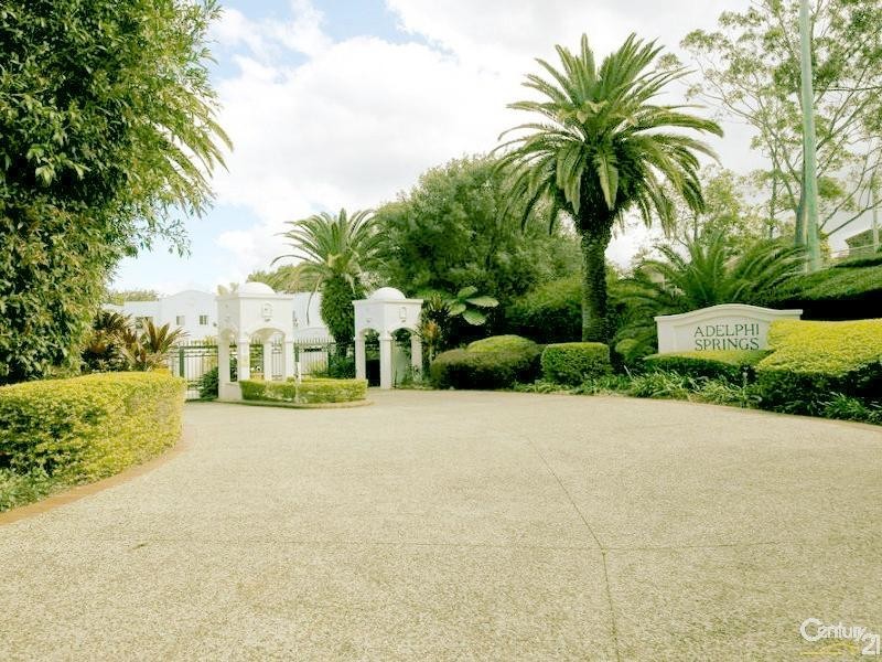 11/100 Cotlew Street East, Southport QLD 4215