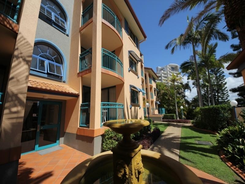 20 Anne Avenue, Broadbeach QLD 4218