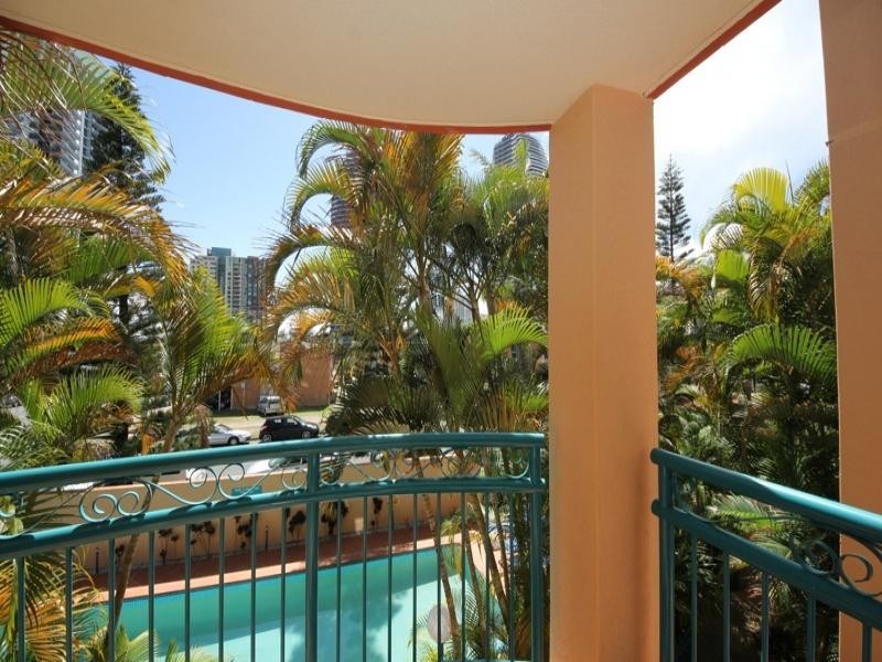 20 Anne Avenue, Broadbeach QLD 4218
