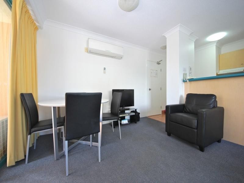 20 Anne Avenue, Broadbeach QLD 4218