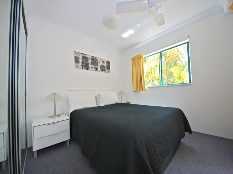 20 Anne Avenue, Broadbeach QLD 4218