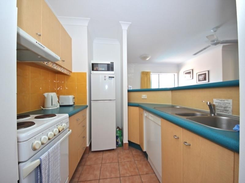 20 Anne Avenue, Broadbeach QLD 4218