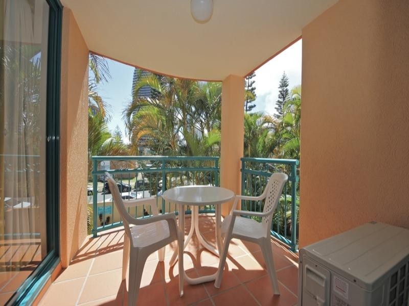 20 Anne Avenue, Broadbeach QLD 4218