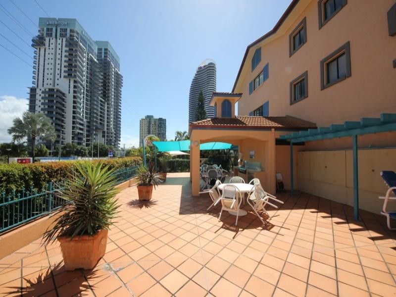 20 Anne Avenue, Broadbeach QLD 4218