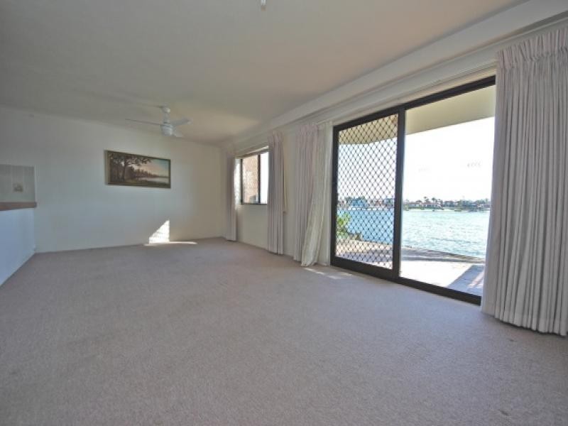 1/33 Duet Drive, Mermaid Waters QLD 4218