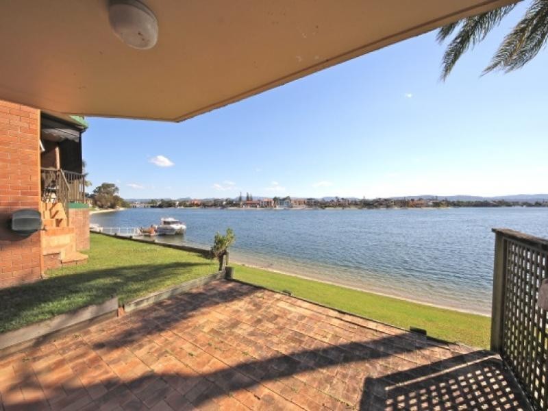 1/33 Duet Drive, Mermaid Waters QLD 4218