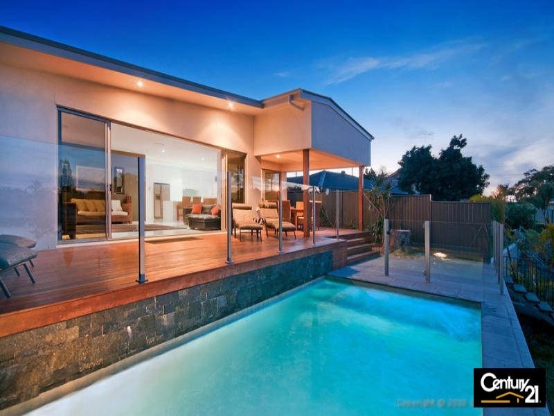 73 Rudd Court, Broadbeach Waters QLD 4218