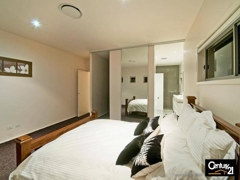 73 Rudd Court, Broadbeach Waters QLD 4218