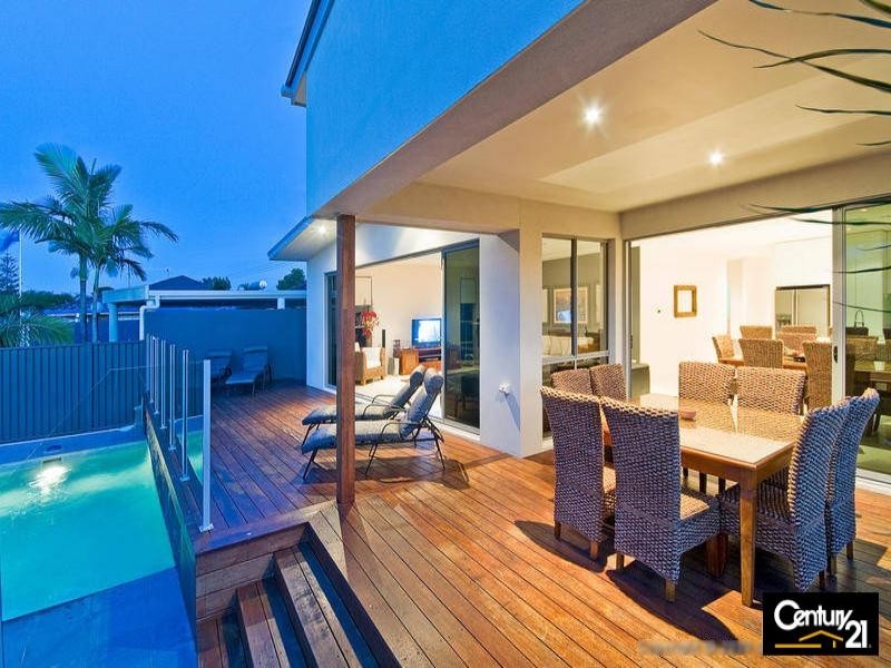 73 Rudd Court, Broadbeach Waters QLD 4218