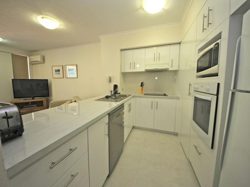 124/10-16 Alexandra Avenue, Broadbeach QLD 4218