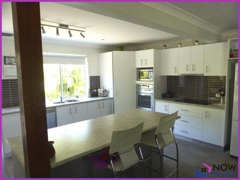 2 Phillip Street, Beachmere QLD 4510