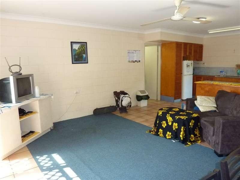 2/26B Upward Street, Cairns North QLD 4870