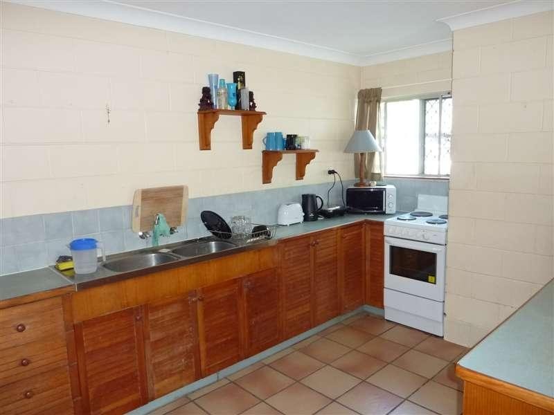 2/26B Upward Street, Cairns North QLD 4870