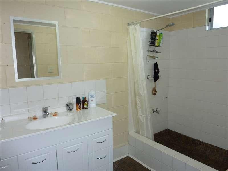 2/26B Upward Street, Cairns North QLD 4870