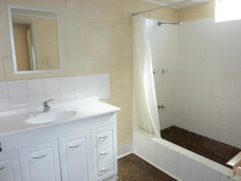 2/26B Upward Street, Cairns North QLD 4870