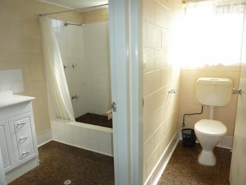 2/26B Upward Street, Cairns North QLD 4870