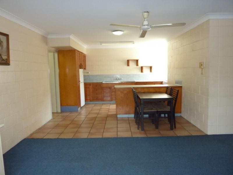 2/26B Upward Street, Cairns North QLD 4870