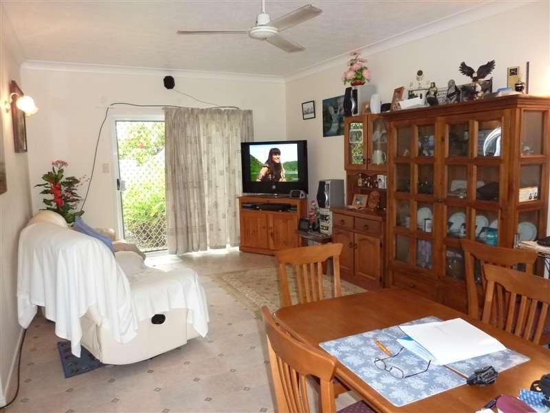 2/3 Ingham Court, Mooroobool QLD 4870