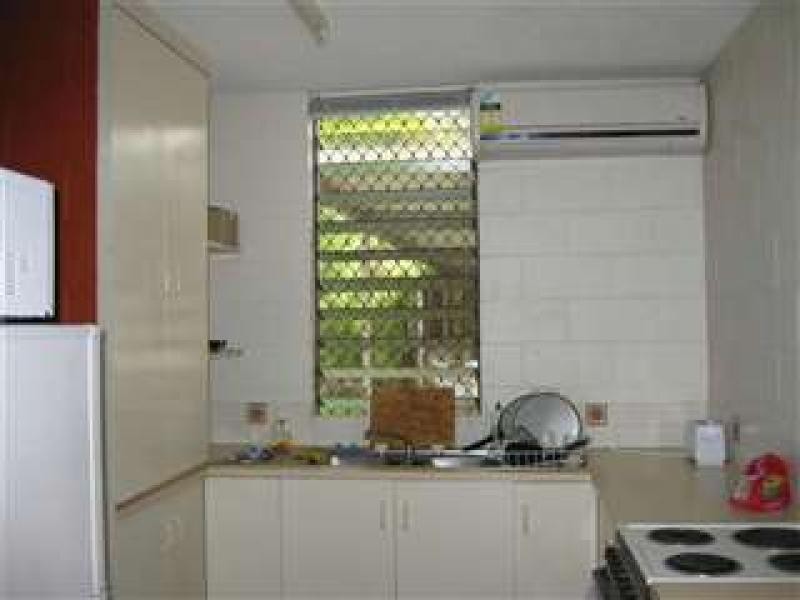 2/3 Pioneer Street, Manoora QLD 4870