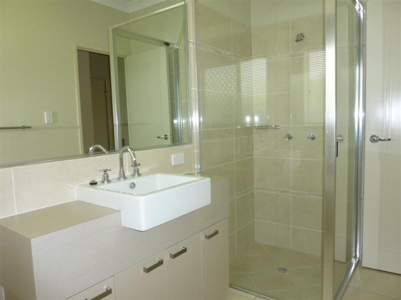 2 Aniston Street, White Rock QLD 4868