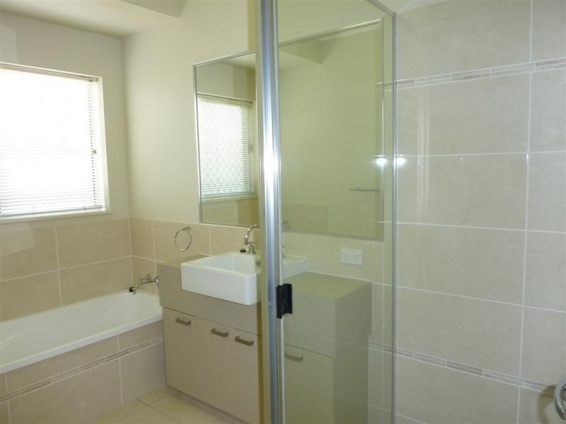 2 Aniston Street, White Rock QLD 4868