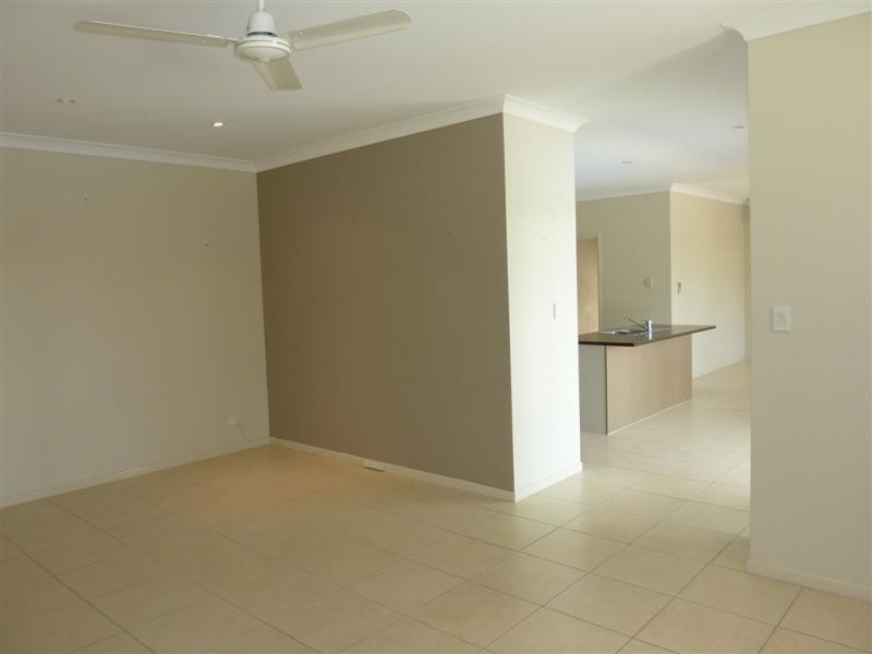 2 Aniston Street, White Rock QLD 4868