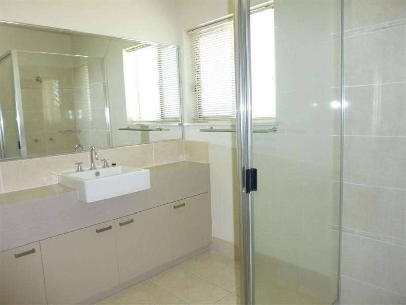 2 Aniston Street, White Rock QLD 4868